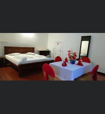 Avanya Hotel And Reception Hall Angunakolapelessa Luaran gambar