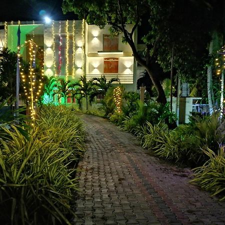 Avanya Hotel And Reception Hall Angunakolapelessa Luaran gambar