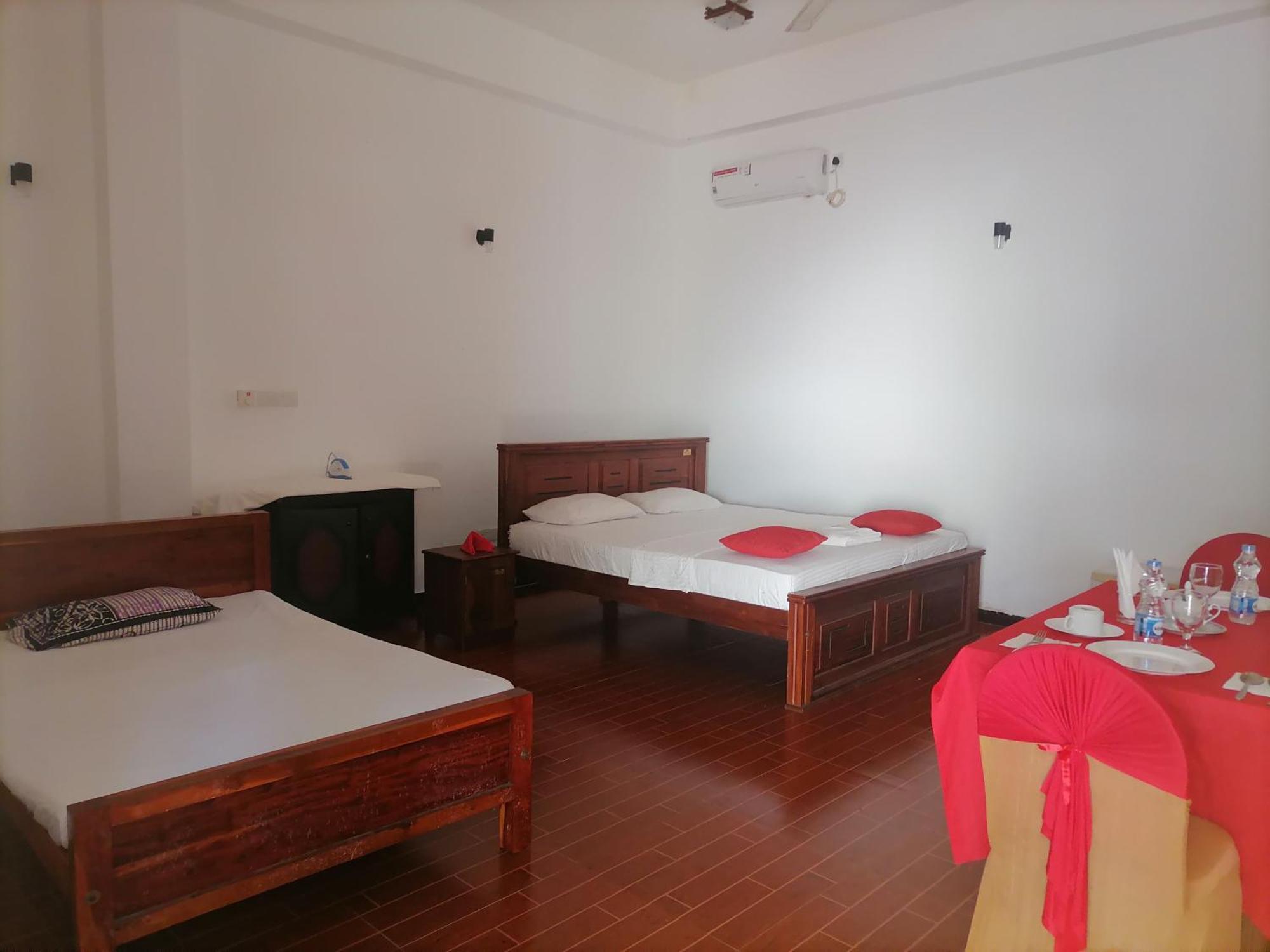 Avanya Hotel And Reception Hall Angunakolapelessa Luaran gambar
