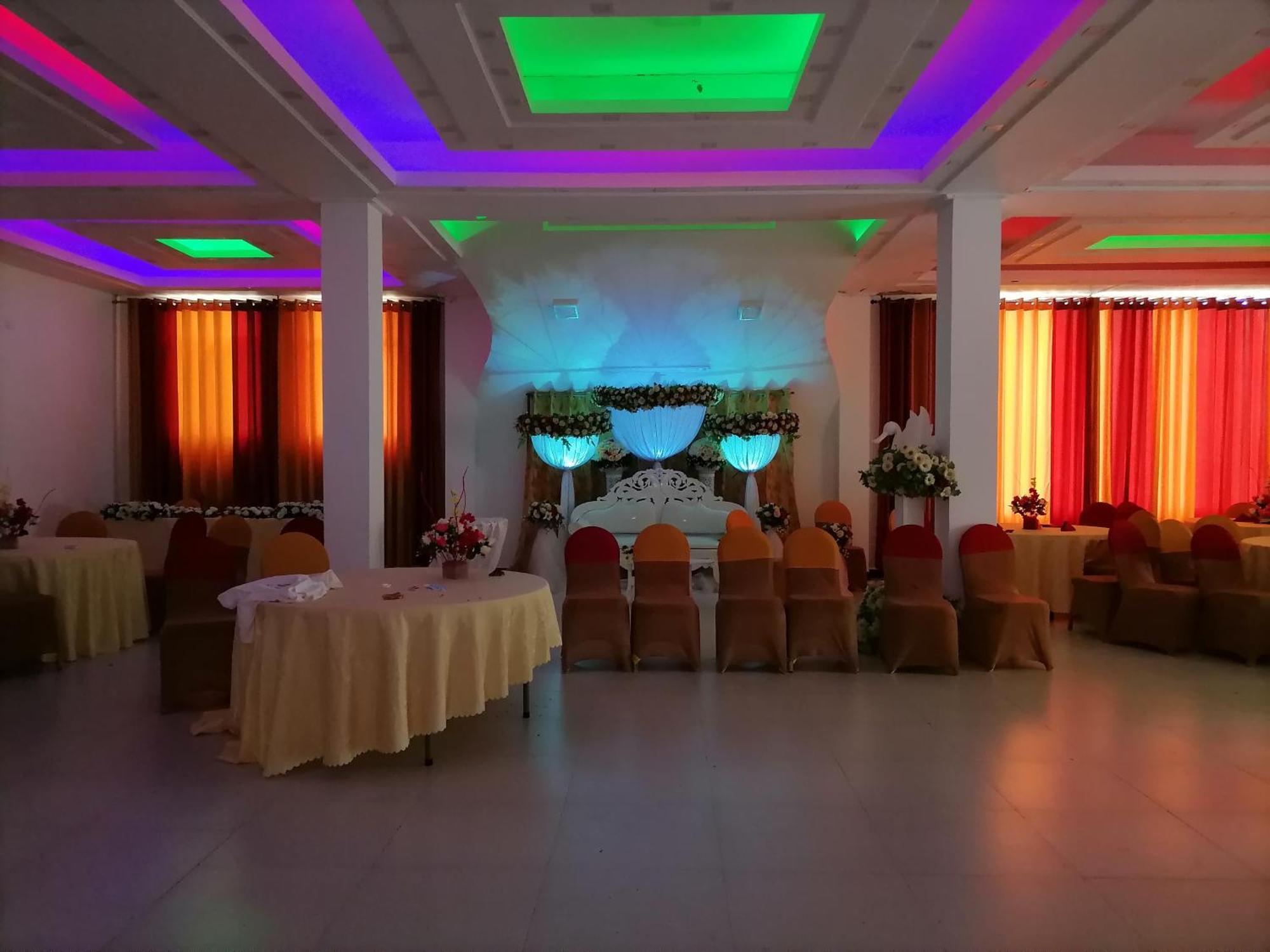 Avanya Hotel And Reception Hall Angunakolapelessa Luaran gambar