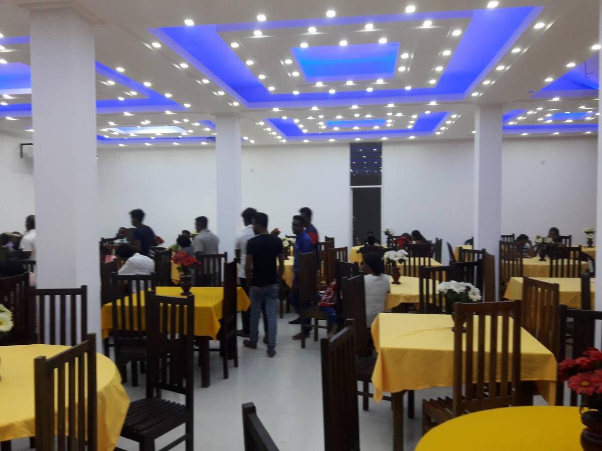 Avanya Hotel And Reception Hall Angunakolapelessa Luaran gambar