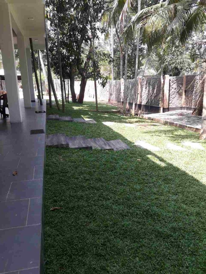Avanya Hotel And Reception Hall Angunakolapelessa Luaran gambar