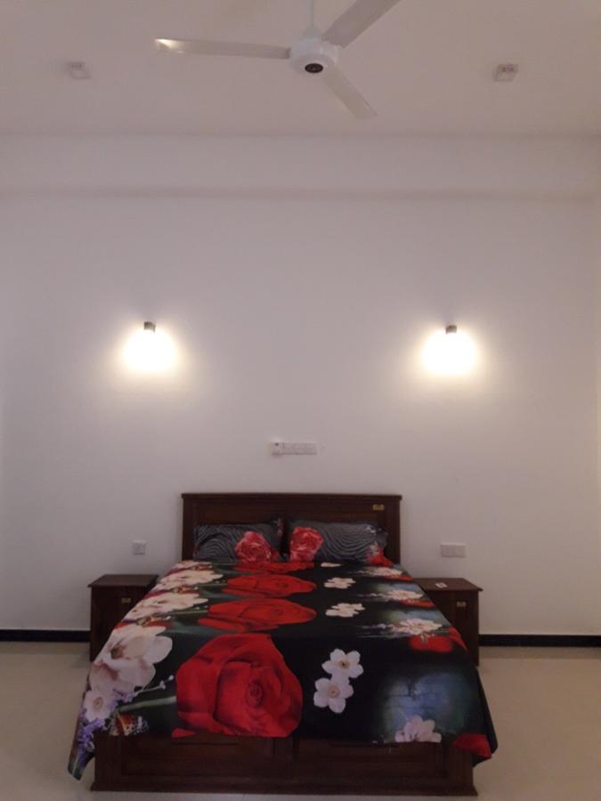 Avanya Hotel And Reception Hall Angunakolapelessa Luaran gambar