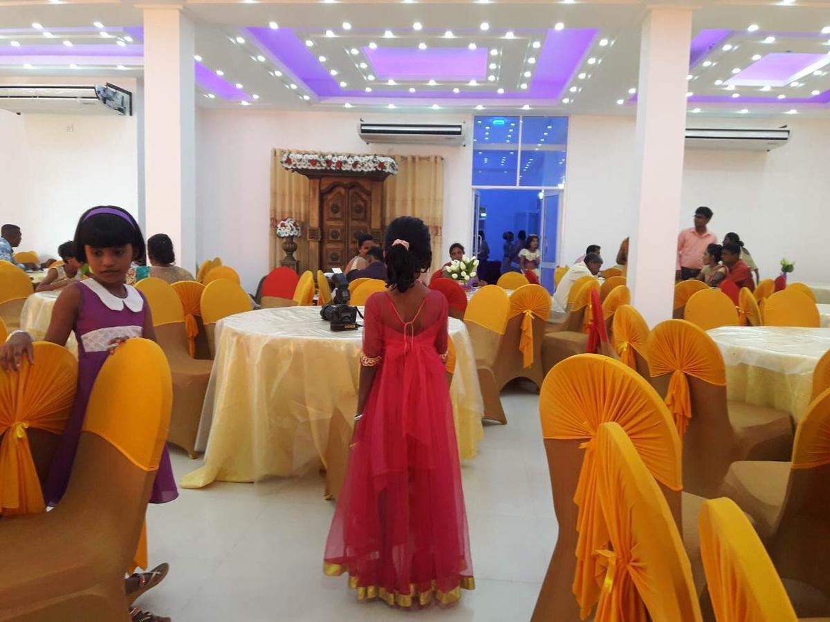 Avanya Hotel And Reception Hall Angunakolapelessa Luaran gambar